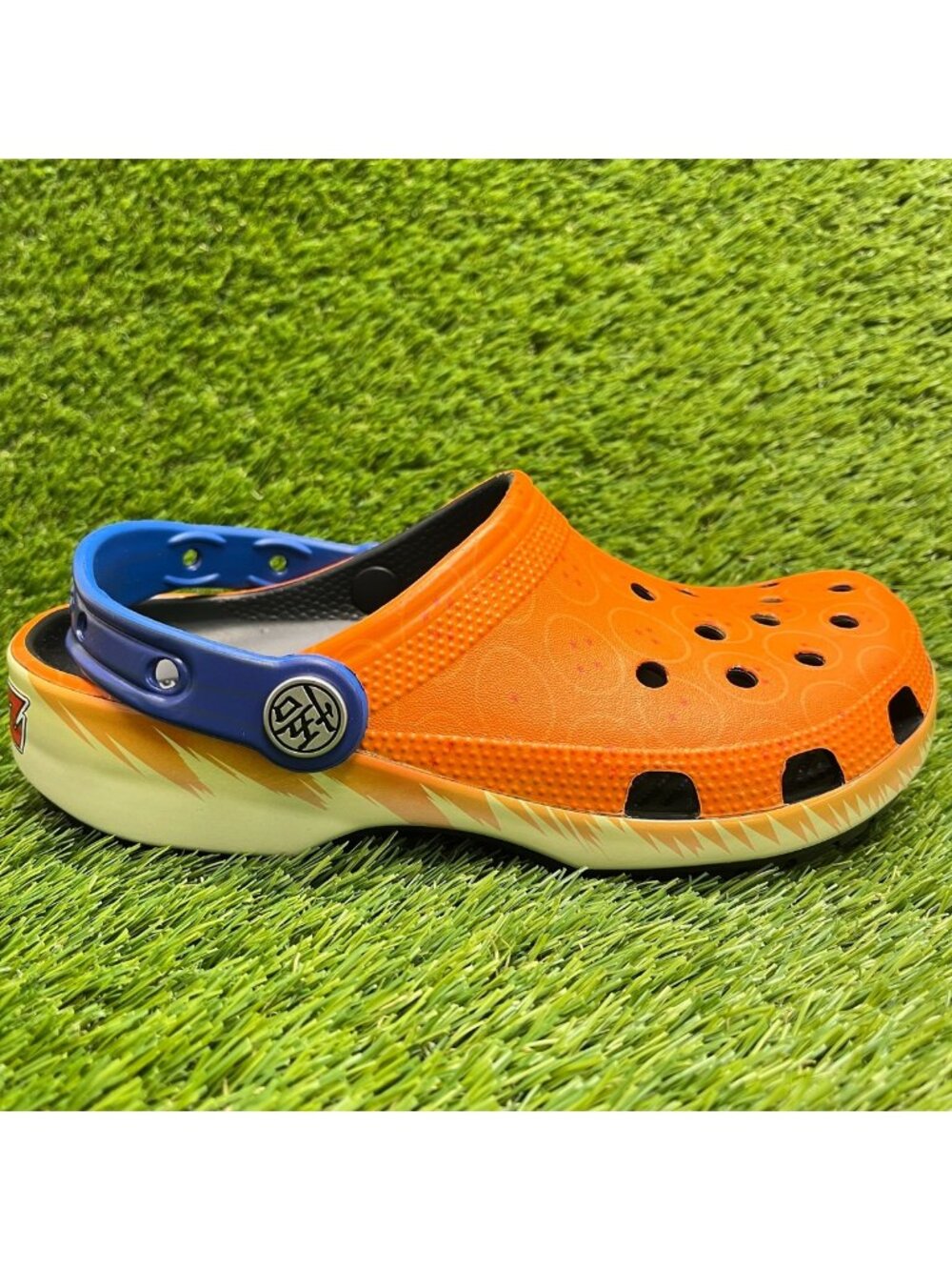 Crocs Classic Clog Dragon Ball Z Goku Womens Size 7 Orange Beach Outdoor Sandals